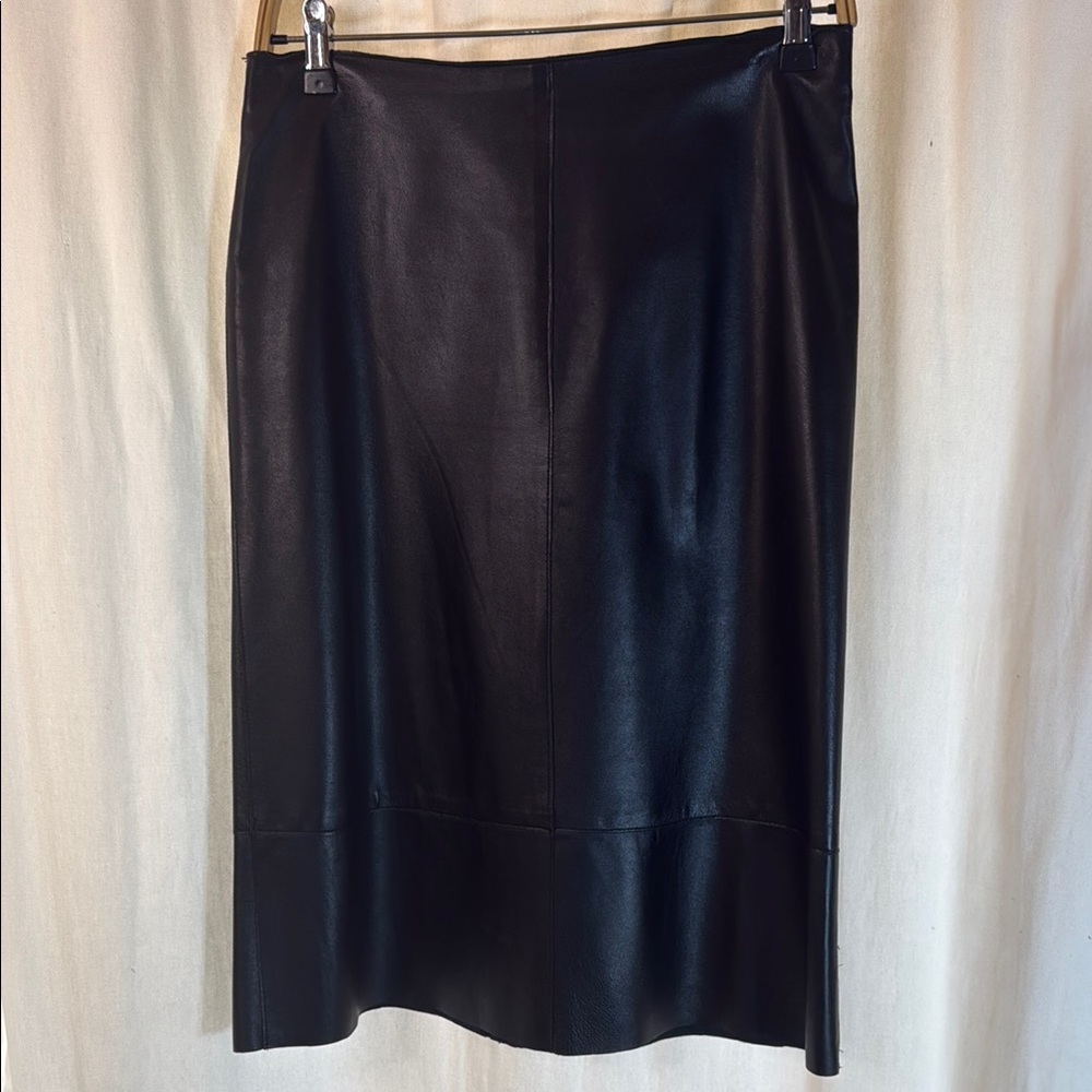 St. Vincent Elegant Black Leather Skirt